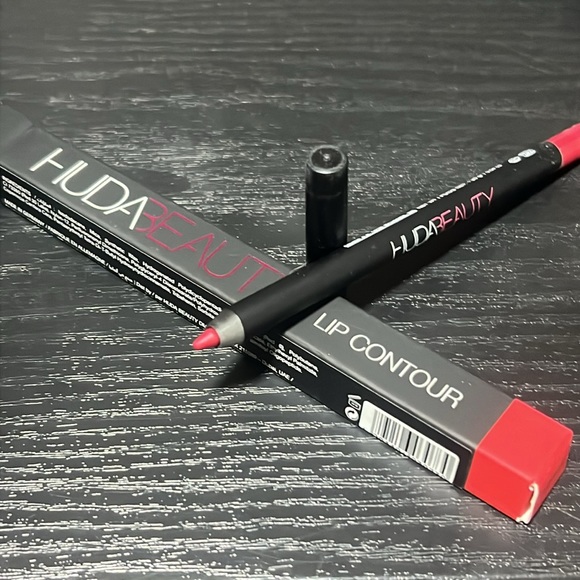 🌙💕Heartbreaker Huda Beauty Lip Liner - Picture 8 of 10